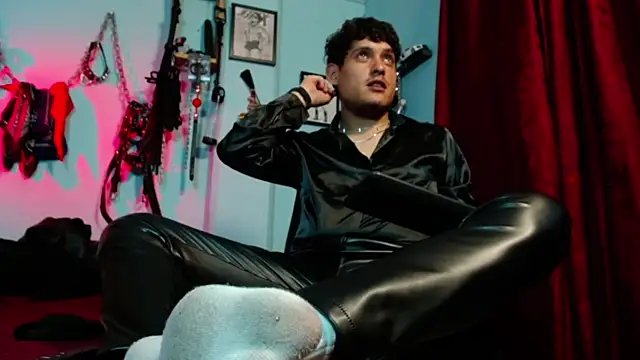 dom2travelersss online show from April 2026 12:05:01 AM