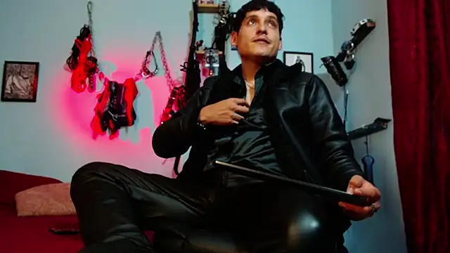 dom2travelersss online show from April 2026 07:47:01 PM