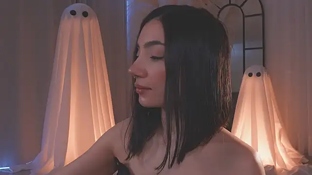 AmyArmstrong online show from October 2025 02:18:02 PM