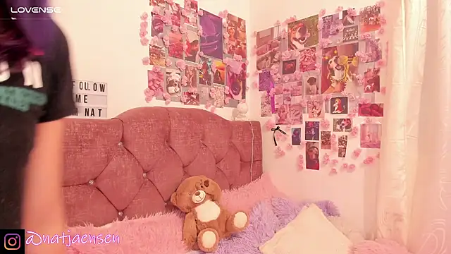 Snapshot of natalie_jaensen chatting on December 2024 12:04:01 AM natalie jaensen online show from December 2024 12:04:01 AM