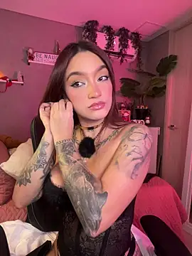 DaniDusan  online show from December 2025 07:40:02 PM