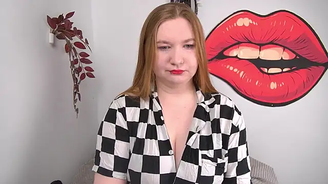 Snapshot of LaraDream chatting on April 2026 02:15:01 PM LaraDream online show from April 2026 02:15:01 PM