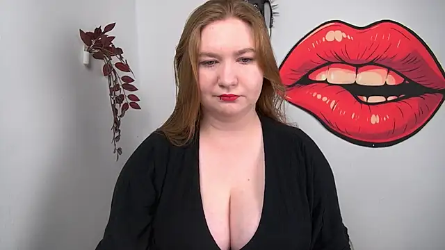 Snapshot of LaraDream chatting on April 2026 01:37:01 PM LaraDream online show from April 2026 01:37:01 PM