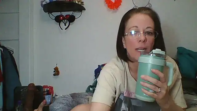 Snapshot of PartyPawgGirl420 chatting on March 2025 05:33:02 AM PartyPawgGirl420 online show from March 2025 05:33:02 AM