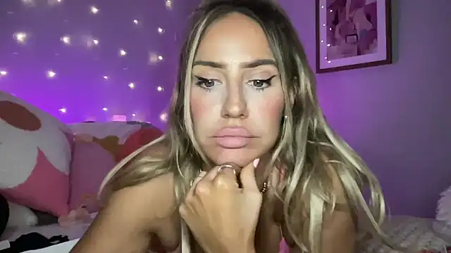 Snapshot of Fitnessbabe69 chatting on March 2025 11:33:02 AM Fitnessbabe69 online show from March 2025 11:33:02 AM