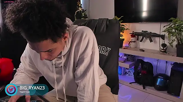 bigryann23 online show from December 2024 10:15:02 PM