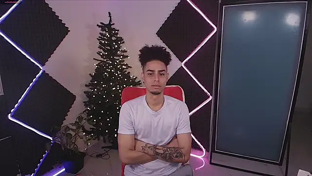 bigryann23 online show from December 2025 02:29:02 AM