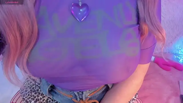 Snapshot of Blessed_Insomnia chatting on April 2026 12:59:02 AM Blessed Insomnia online show from April 2026 12:59:02 AM